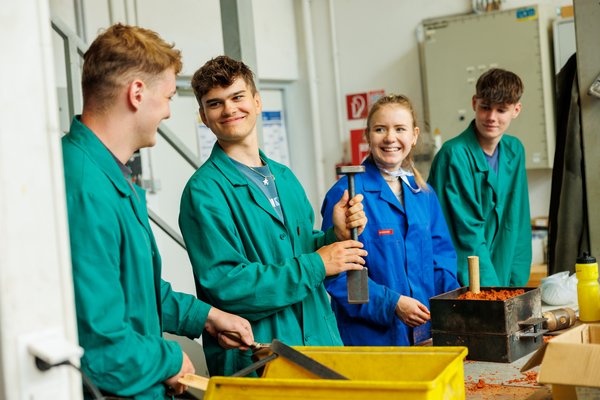 CampDays an der MUL. Foto: © MUL/Stefanie Luschin Die Teilnehmer*innen der CampDays 2025 an der Montanuniversität Leoben hören gespannt zu.