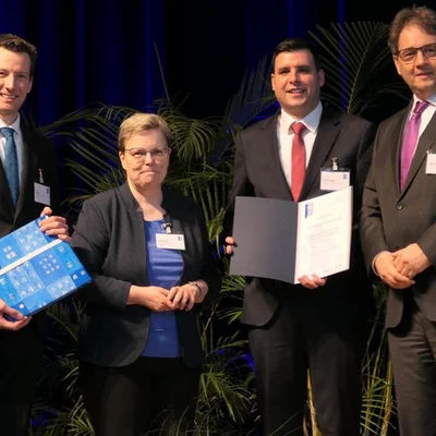 v.l.n.r. Manuel Bosch (DVV Media Group GmbH), Prof. Dr.-Ing. Ines Hofinger (HTW Dresden, Fakultät Maschinenbau Technische Mechanik), Dr. Georg Schnalzger (Siemens Mobility Austria GmbH), Prof. Dr.-Ing. Michael Beitelschmidt (TU Dresden, Professur für Dynamik und Mechnismentechnik). Foto: © Privat