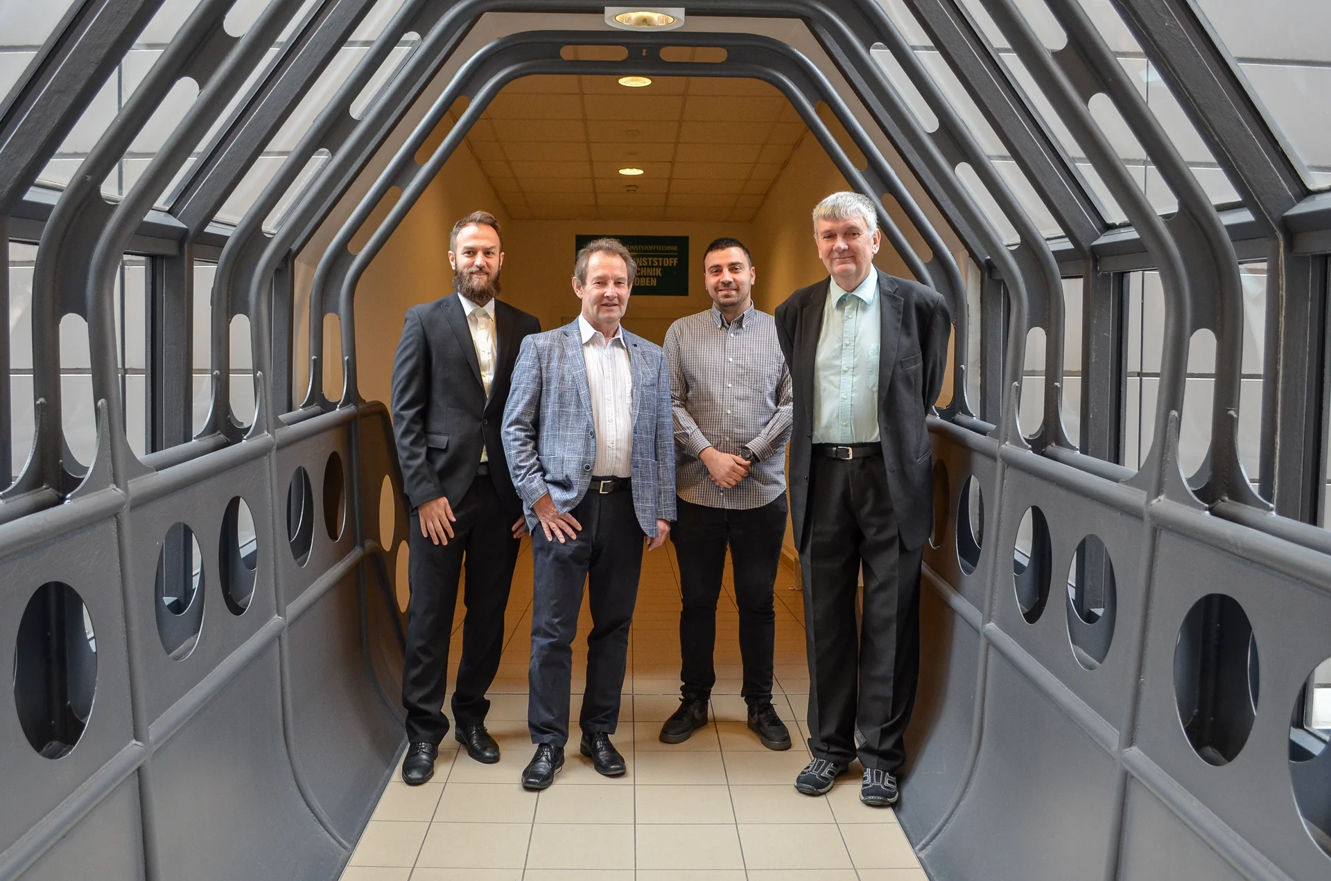 Gruppenbild mit Professoren und Forschern der Montanuniversität Leoben: Mohammadhossein Sharifian, Wolfgang Kern, Nikolaos Kostoglou, Gisbert Rieß.