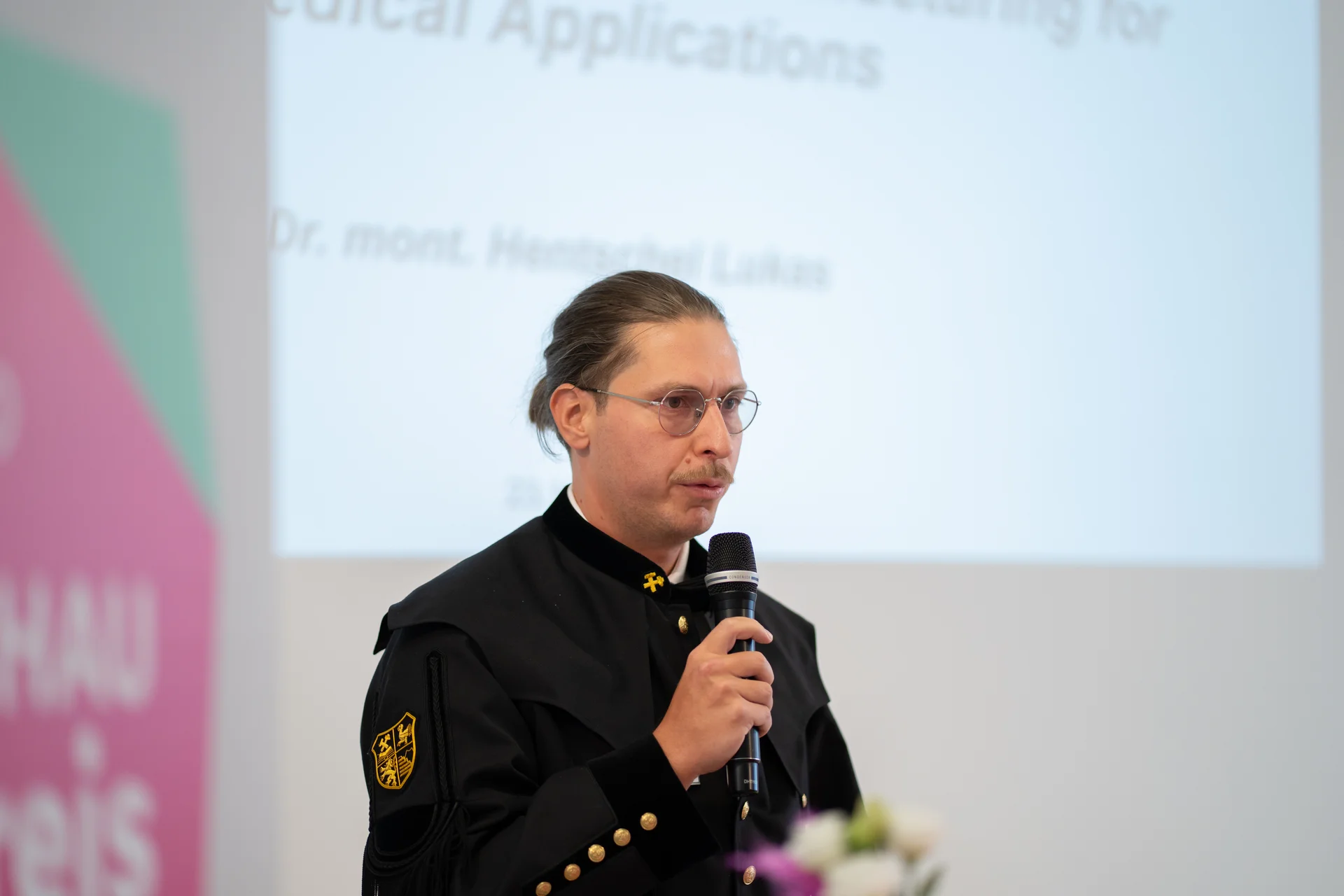 Dr. mont. Lukas Hentschel erhielt den REHAU Preis Technik in der Kategorie „Dissertation“. Foto: © REHAU