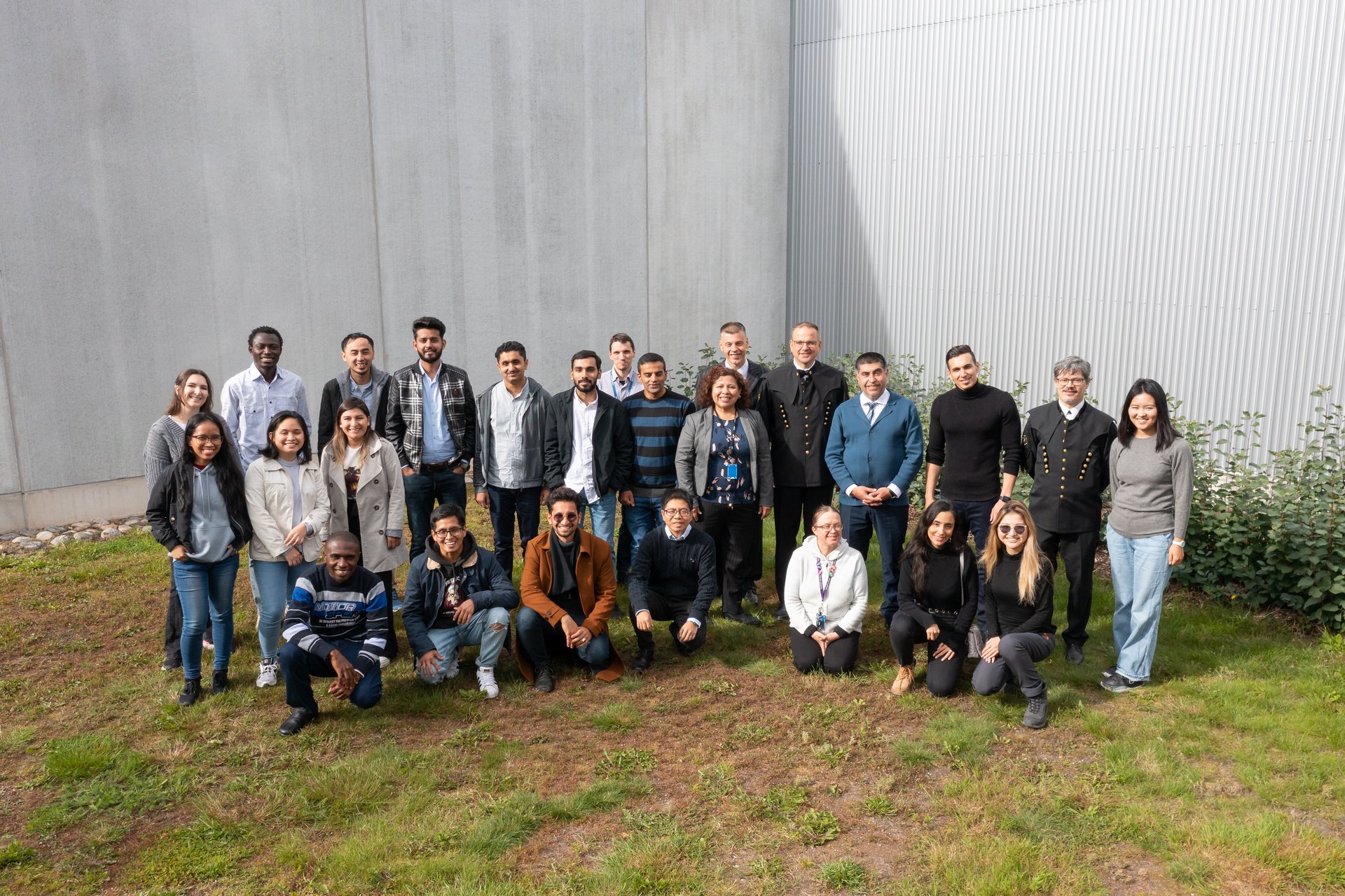 Das Gruppenbild zeigt die Studierenden des internationalen masterstudiums PROMISE.