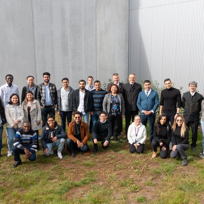 Das Gruppenbild zeigt die Studierenden des internationalen masterstudiums PROMISE.