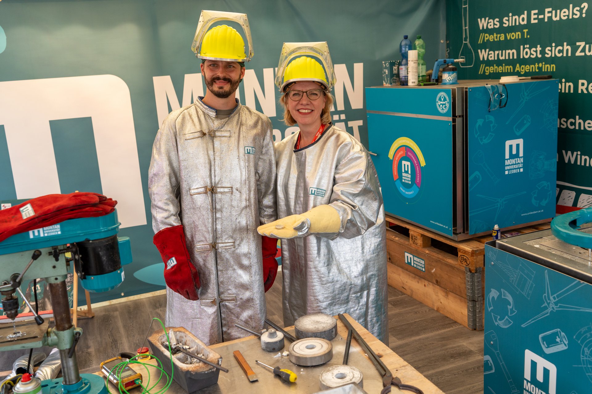 Bundesministerin Leonore Gewessler besuchte am Mittwoch, dem 14. August, die Montanuni-Area des Festivalgeländes und nahm auch selbst am „Upcycling Live“ teil. Foto: © MUL/Stefanie Luschin