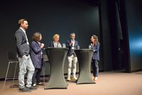 Besonderes Highlight, Panel Discussion zum Thema "‘Hazardous’ carbon fibres to be banned from cars?!" mit den Diskutanten*innen: v.l.n.r.: Maximilian Schäfer, SGL Carbon; Alexia Tischberger-Aldrian, Montanuniversität Leoben; Elisabeth Moser-Marzi, Moser-Marzi Rechtsanwälte; Jörg Radanitsch, Carbon Cleanup GmbH; Petra Rudolf führte durch die Diskussion. Foto: © Department Kunststofftechnik/Tanja Grössing. 