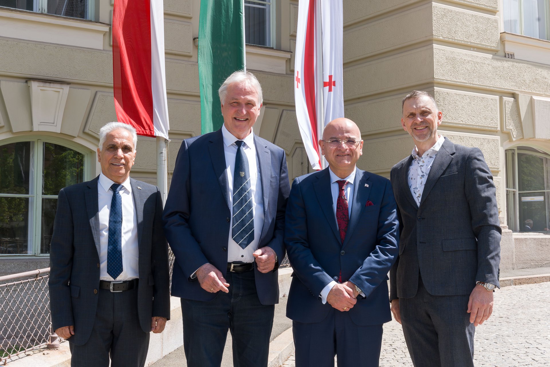 v.l.n.r.: Prof. Riyaz Kharrat (International Relations und European University), Rektor Peter Moser, der georgische Botschafter Alexander Maisuradze und Vizerektor für Lehre und Internationales Thomas Prohaska. Foto: © MUL/Tauderer