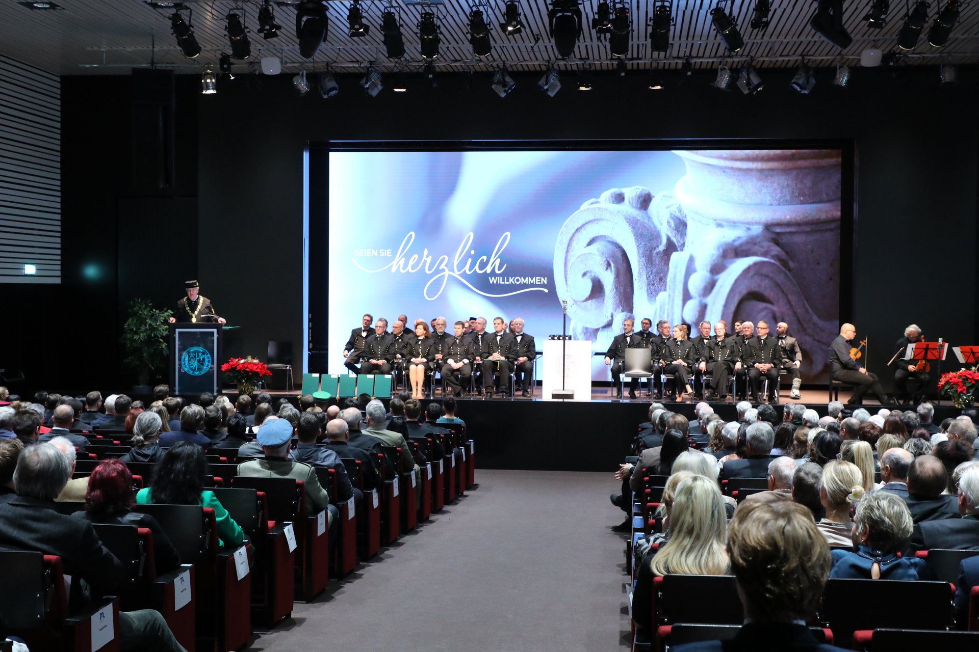 Am Freitag, dem 19. Dezember, fand im Erzherzog Johann-Auditorium der Montanuniversität Leoben die dritte und letzte Akademische Feier des Jahres 2025 statt. Foto: © Armin Russold. 