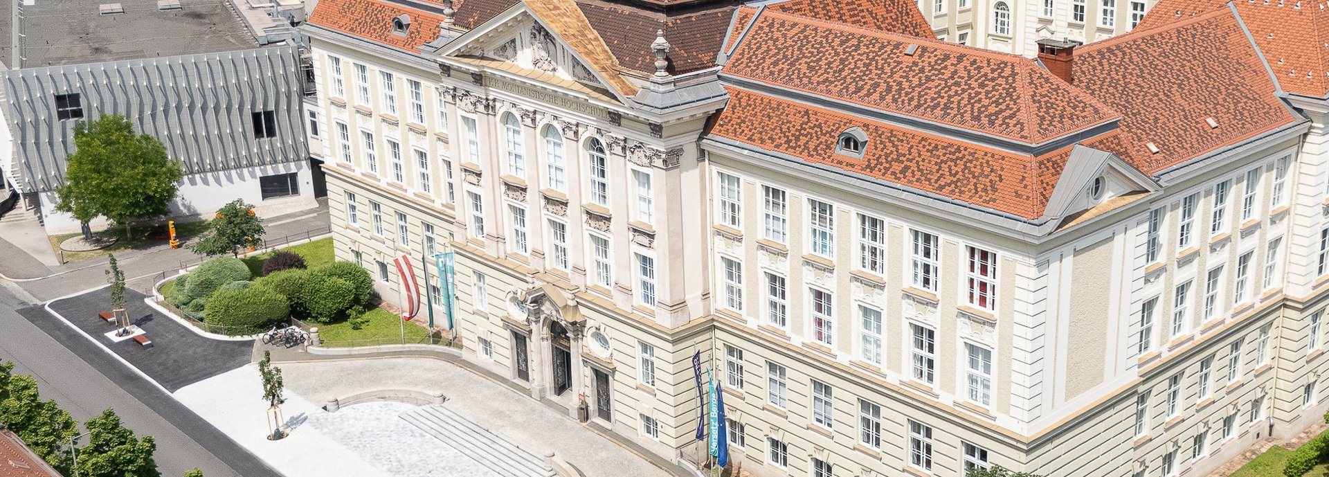 Hauptgebäude der MUL.