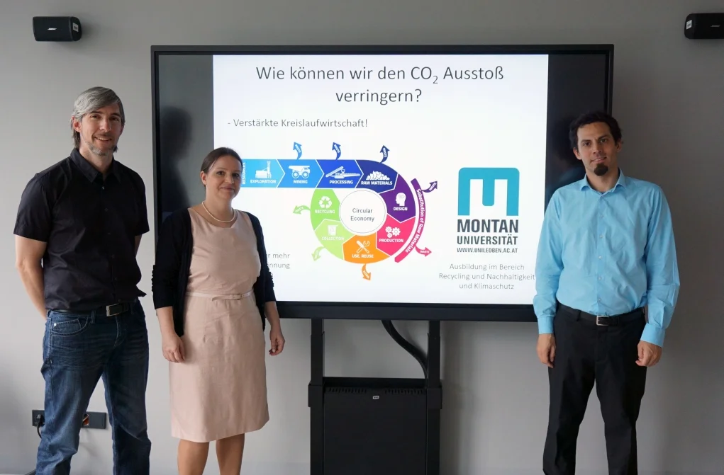 Harald Lorenz (HTL Kramsach, PH Tirol), Patrizia Bartl (PH Tirol) und Projektleiter Christoph Rameshan (Montanuni Leoben) Projektteam bestehend aus Harald Lorenz (HTL Kramsach, PH Tirol), Patrizia Bartl (PH Tirol) und Projektleiter Christoph Rameshan (Montanuni Leoben)
