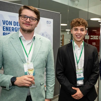 Dipl-Ing. Florian Schrenk (links) und David Zwingl (mitte) bei den 3. Young Scientists Awards. Foto: © leadersnet.at / V. Greabu