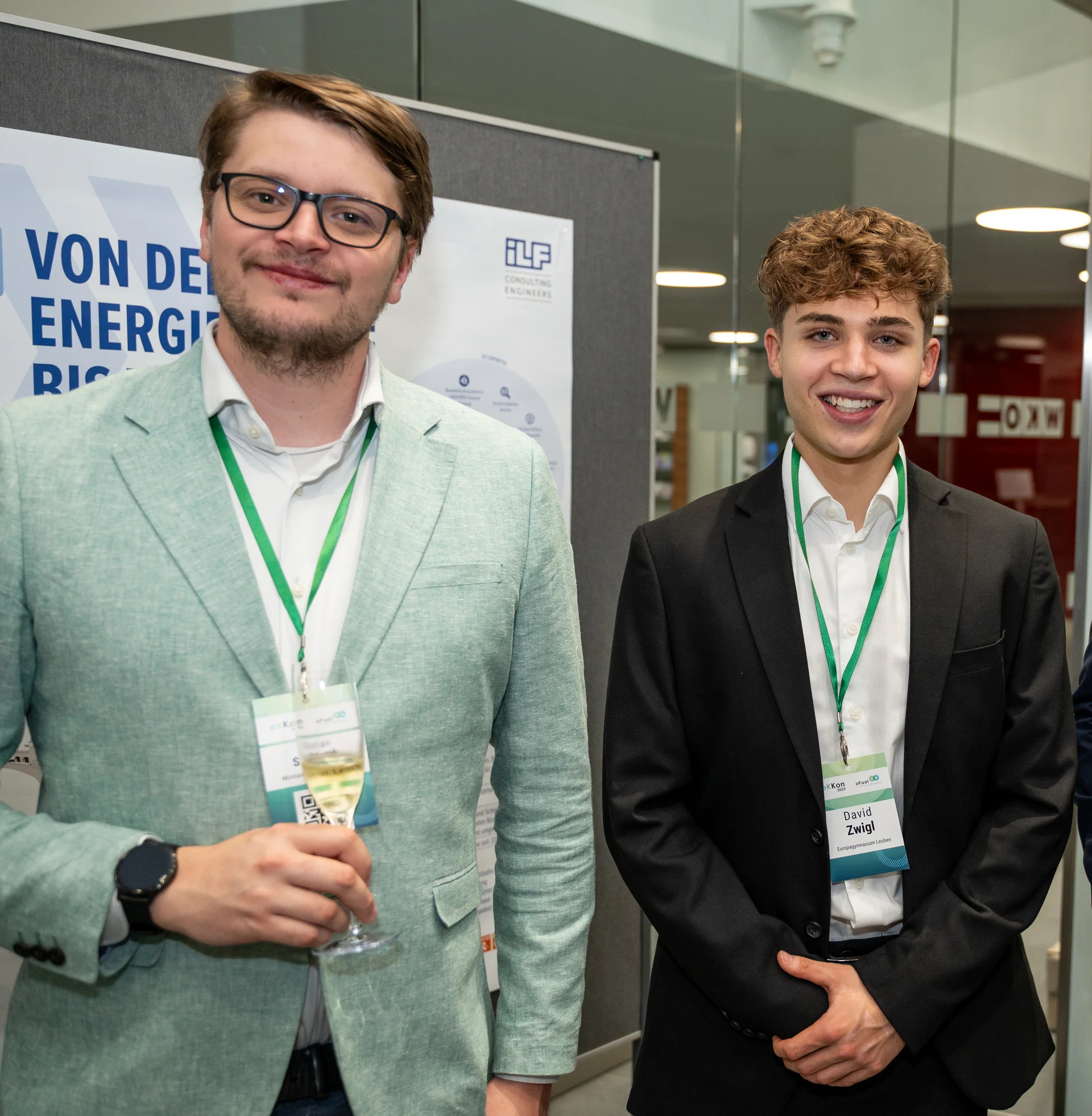 Dipl-Ing. Florian Schrenk (links) und David Zwingl (mitte) bei den 3. Young Scientists Awards. Foto: © leadersnet.at / V. Greabu