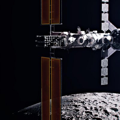 Auf dem Bild ist eine Raumstation und der Mond zu sehen