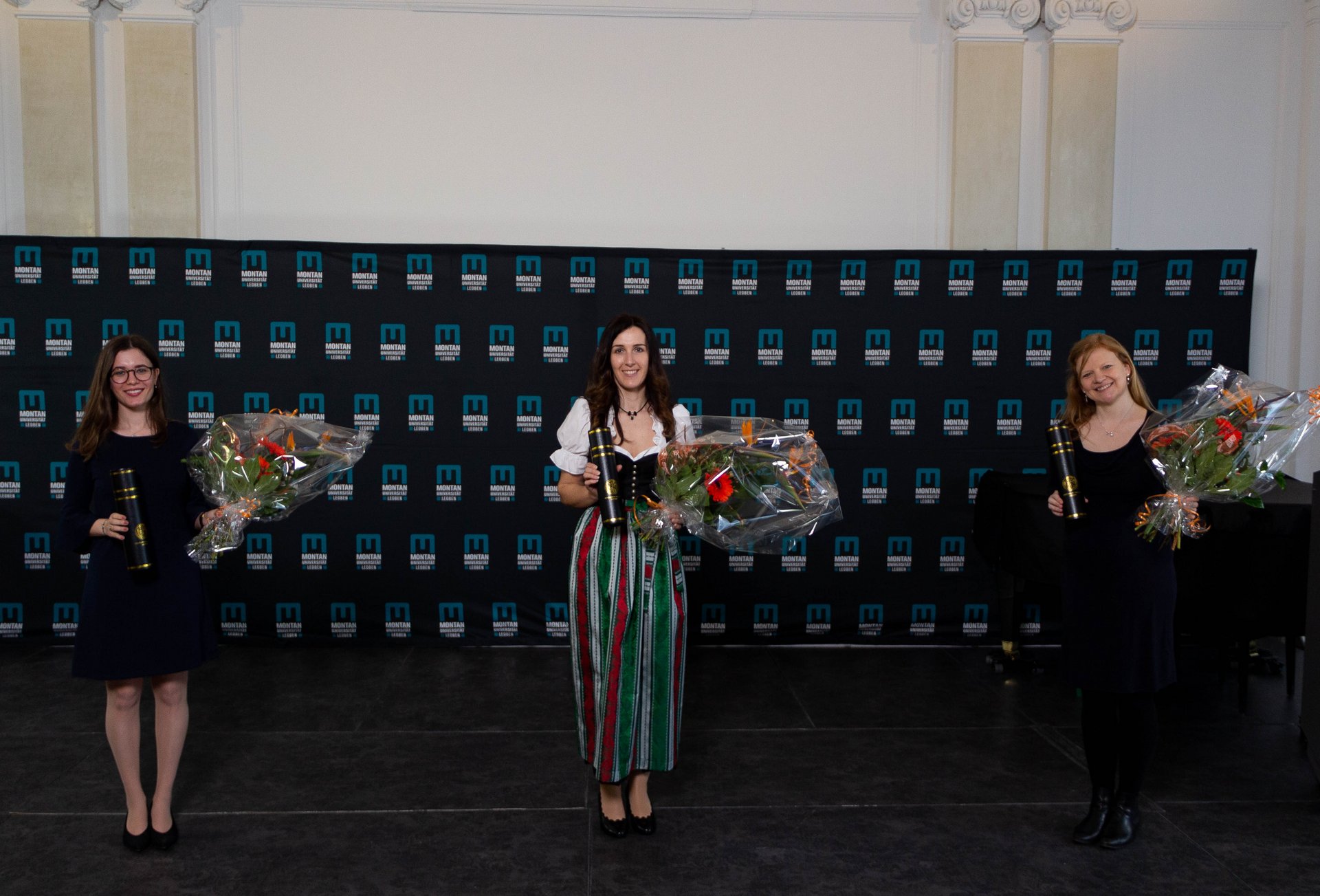 Die Preisträgerinnen von links: Malina Jop, BSc., Dipl.-Ing. Sabine Bodner, BSc. und Priv.-Doz. Dr.-Ing. Verena Maier-Kiener (Fotocredit: Montanuni Leoben)