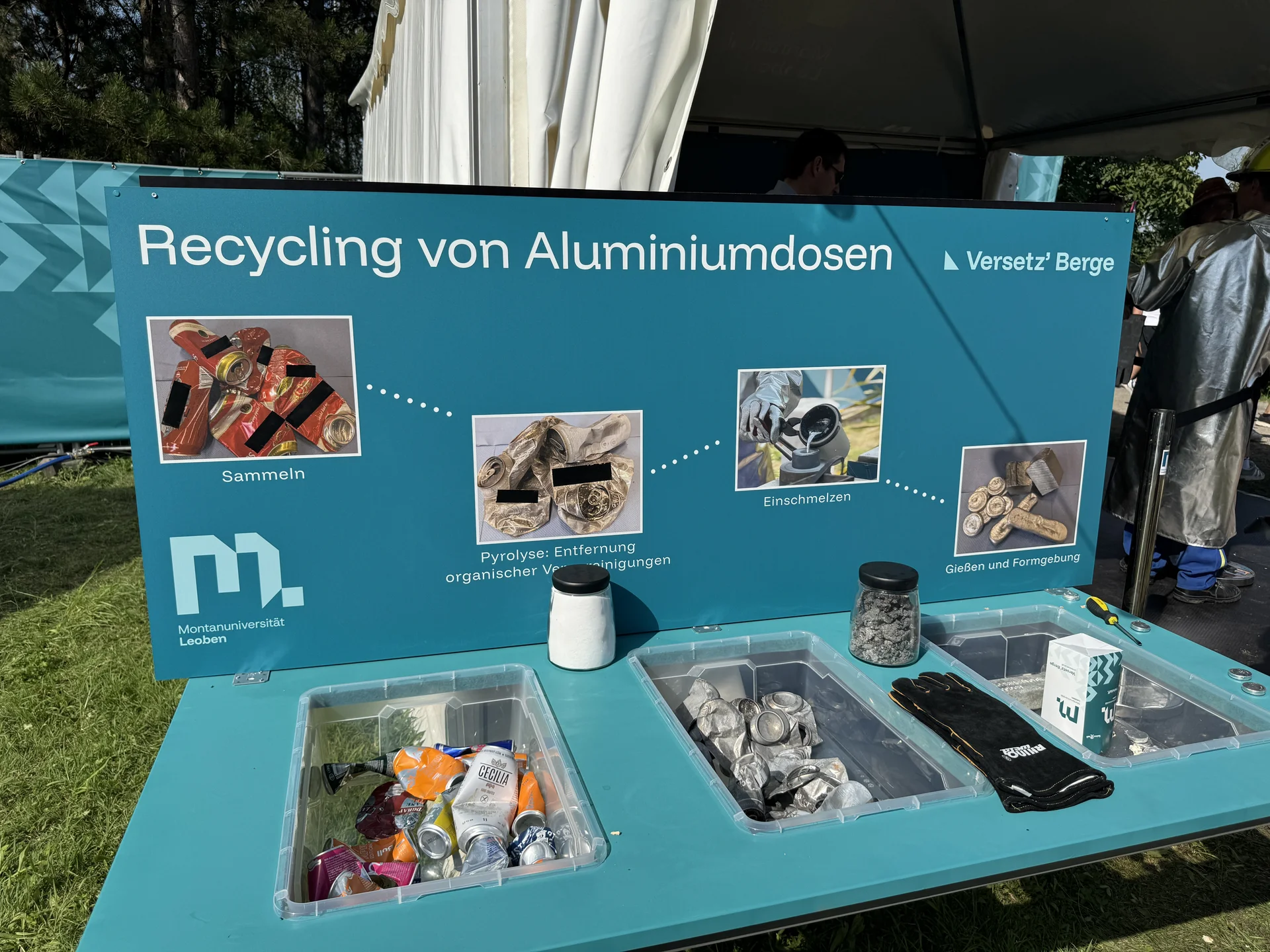 In der Montanuni-Area am Festivalsgelände wird der gesamte Recyclingkreislauf von Aludosen und PET-Flaschen präsentiert.