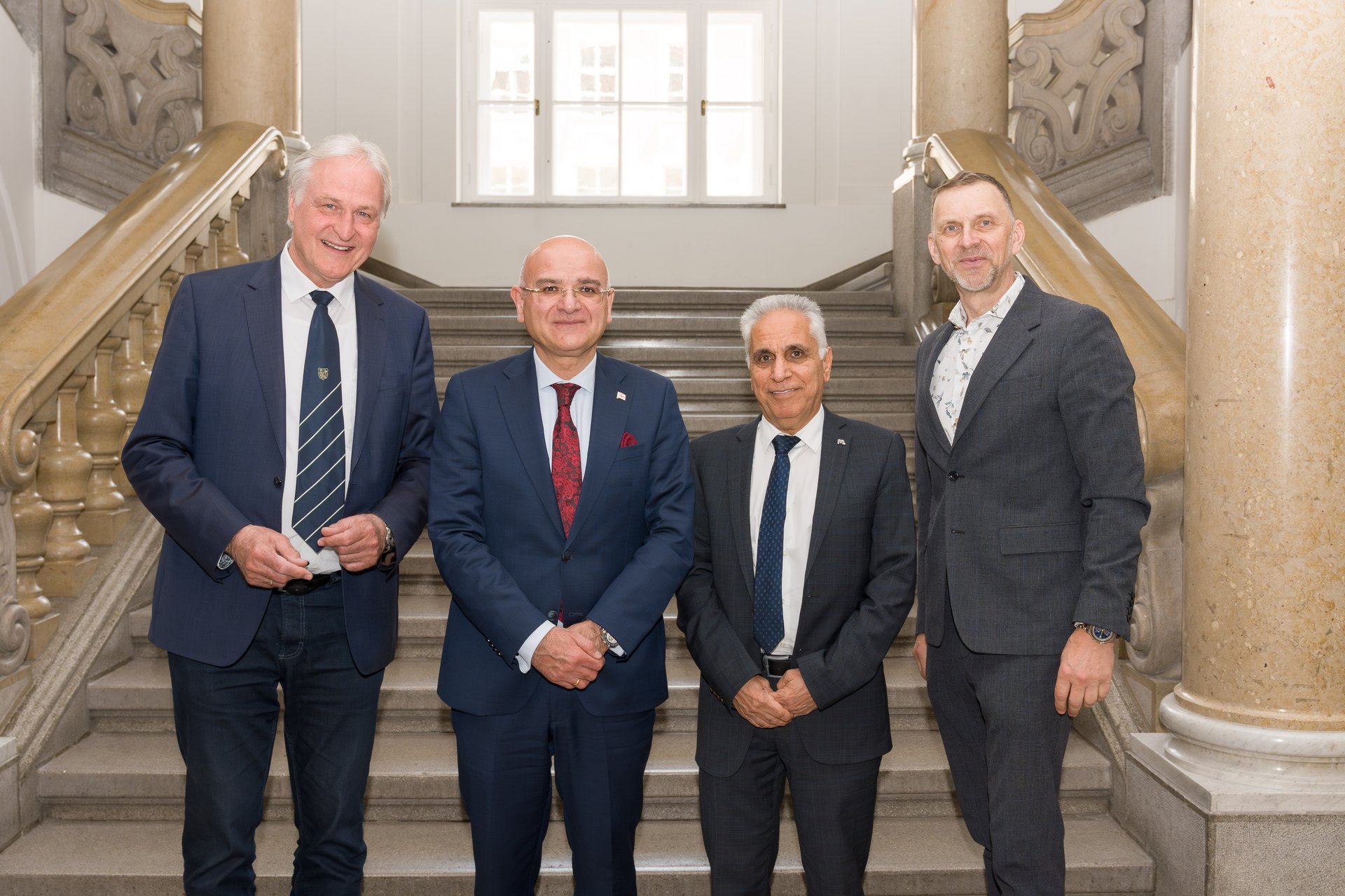 v.l.n.r.: Rektor Peter Moser, der georgische Botschafter Alexander Maisuradze, Prof. Riyaz Kharrat (International Relations und European University) und Vizerektor für Lehre und Internationales Thomas Prohaska. Foto: © MUL/Tauderer