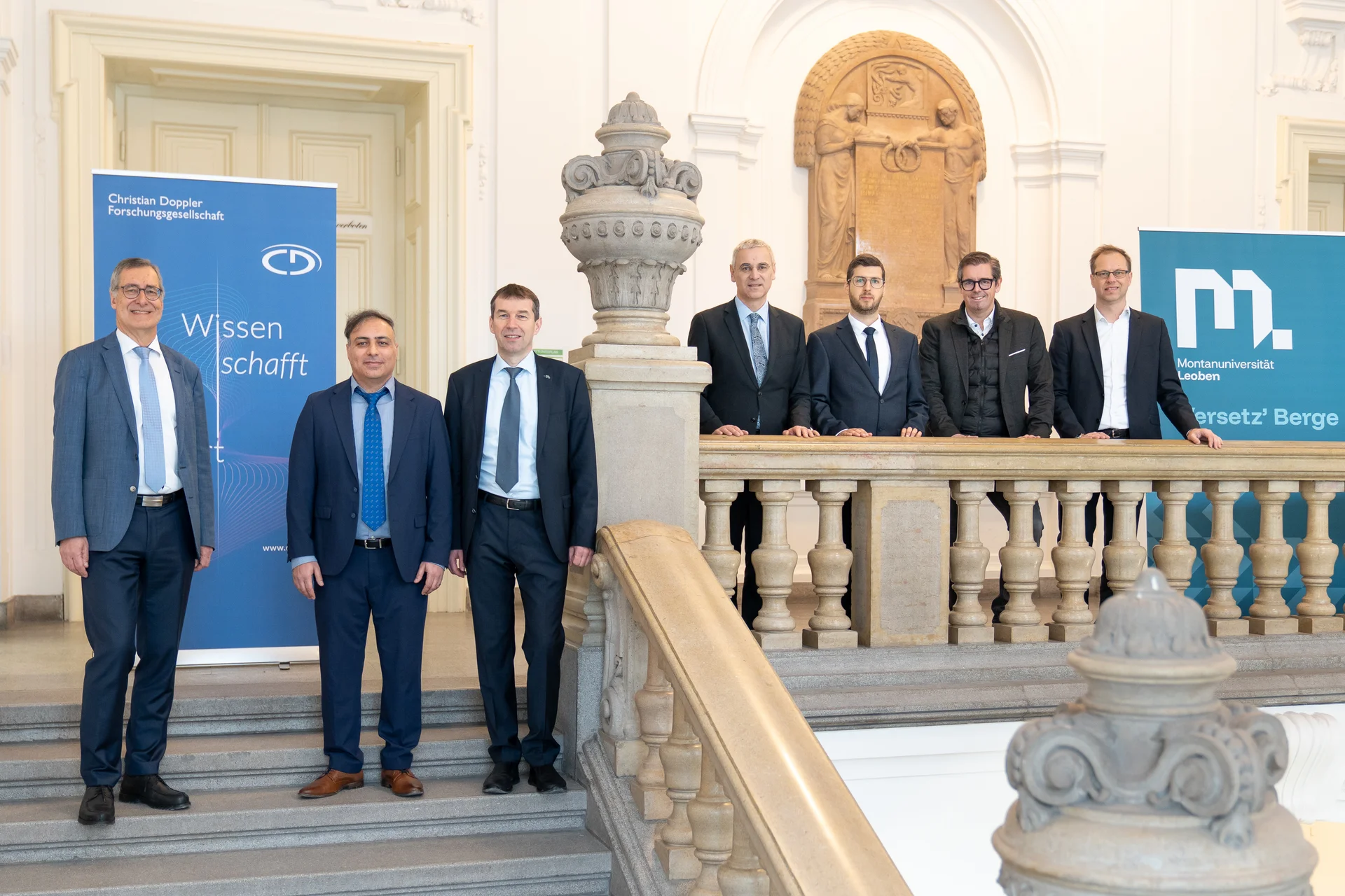 v.l.n.r.: Univ.-Prof. Christian Mitterer (Leiter des Lehrstuhls für Funktionale Werkstoffe und Werkstoffsysteme), der Leiter des neuen CD-Labors Priv.-Doz. Dr. Ebrahim Karimi Sibaki, Vizerektor für Forschung und Nachhaltigkeit Univ.-Prof. Helmut Antrekowitsch, Ewald Reisenberger (Primetals Technologies), Dr. Alija Vila (Primetals Technologies), Dipl.-Ing. Alexander Scheriau (INTECO) und Dipl.-Ing. Gernot Hackl (RHI Magnesita). Foto: © MUL/Harald Tauderer.