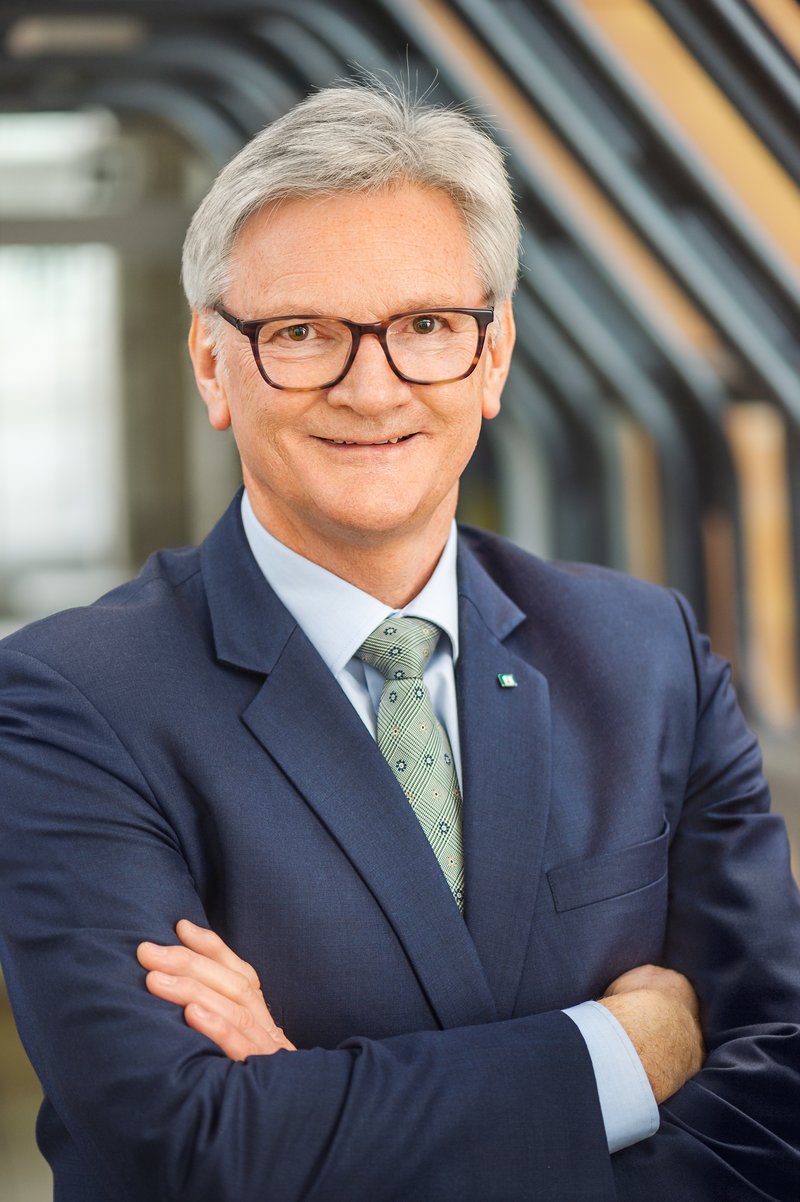 Prof. Walter Friesenbichler leitet seit 2010 den Lehrstuhl für Spritzgießen. (Copyright: Foto Jörgler) WalterFriesenbichler-1__c_Foto_Joergler
