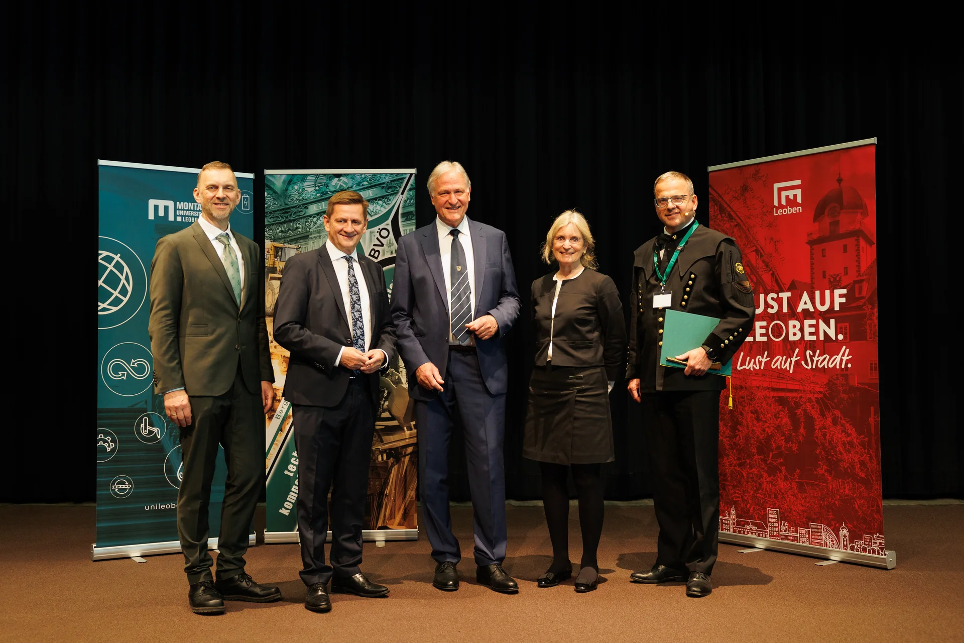 Bei der Eröffnung des Bergbautages an der Montanuniversität Leoben v.l.: Vizerektor Thomas Prohaska, Bürgermeister Kurt Wallner, Rektor Peter Moser, EU-Generaldirektorin Kerstin Jorna, BVÖ-Präsident Helmut Flachberger.