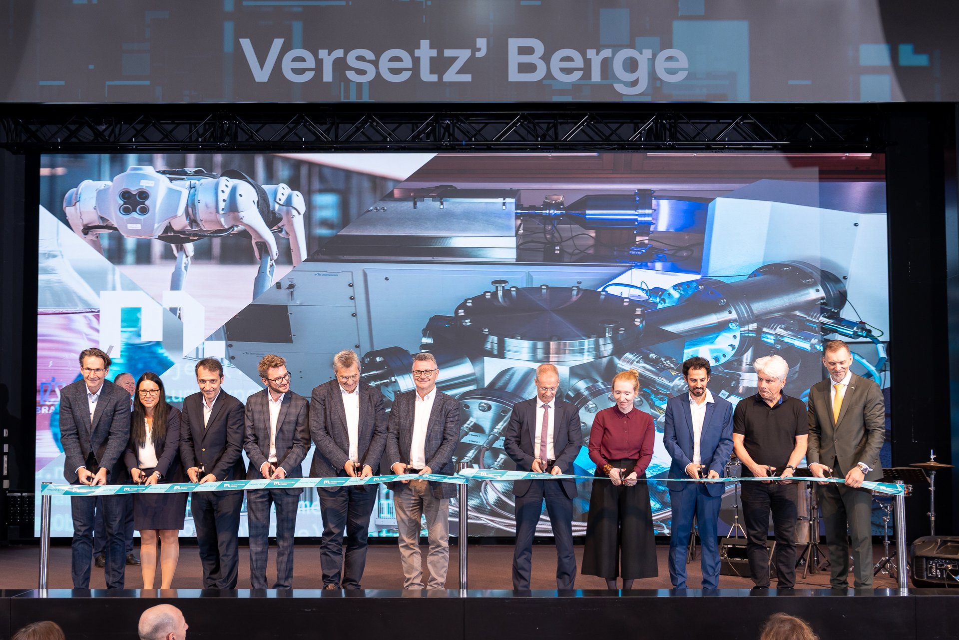 Am 26. September wurden bei einem feierlichen Festakt gleich zwei neue Forschungsgebäude an der Montanuniversität eröffnet – das Haus der Digitalisierung ein hochmoderner Neubau sowie das Chemiezentrum im kernrenovierten Chemiegebäude.