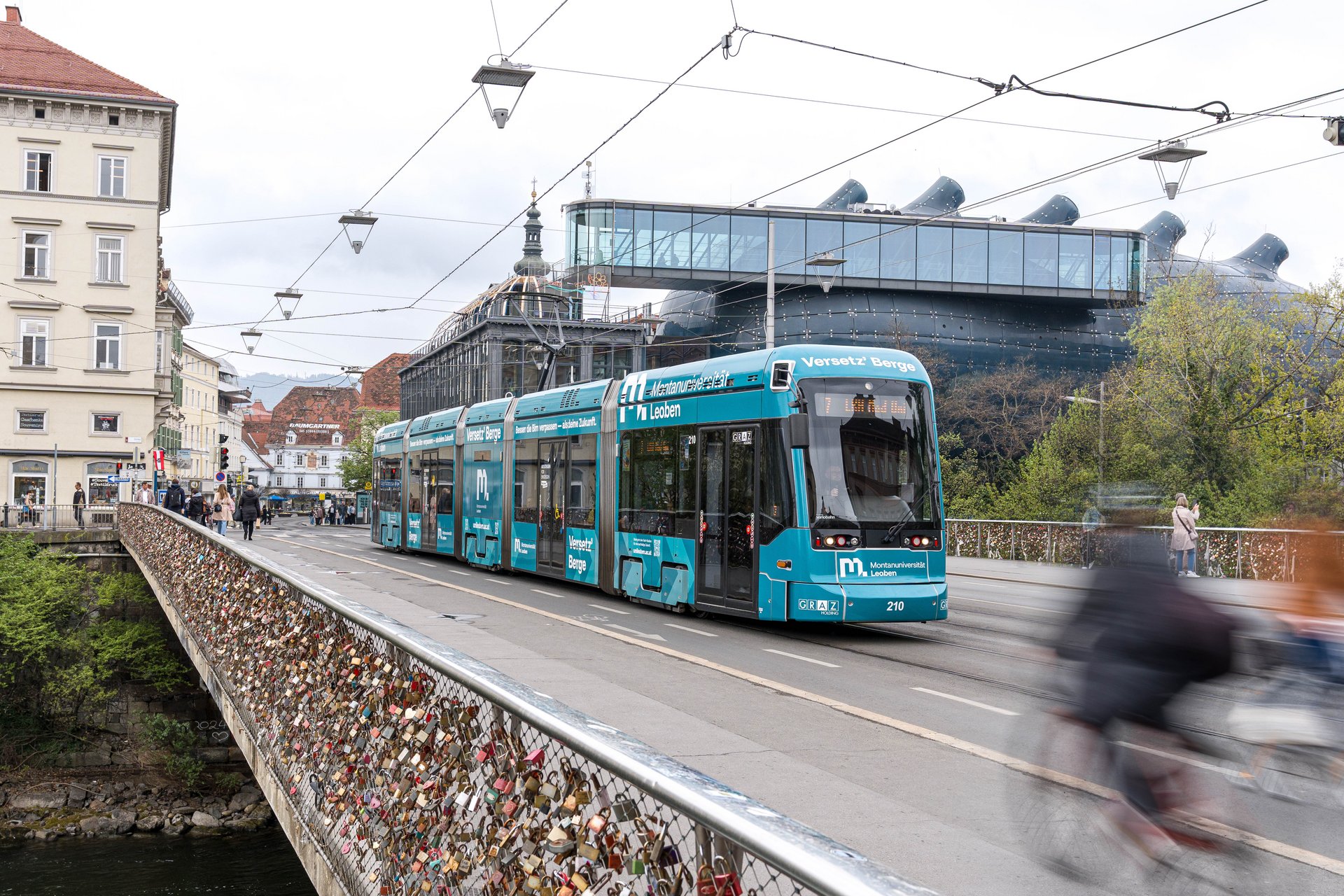 Die "MUL"-Straßenbahn im Einsatz. Foto: © MUL/Tauderer  
