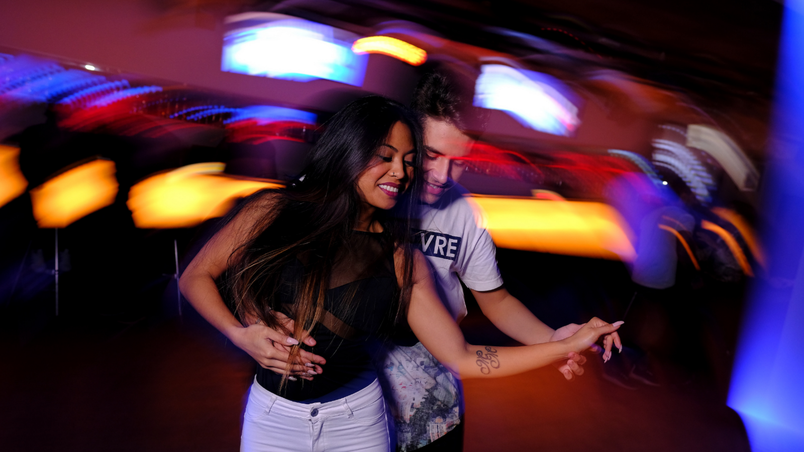 Latin dancing is mostly performed in couples. comMULity_Titelfolien_Xenia