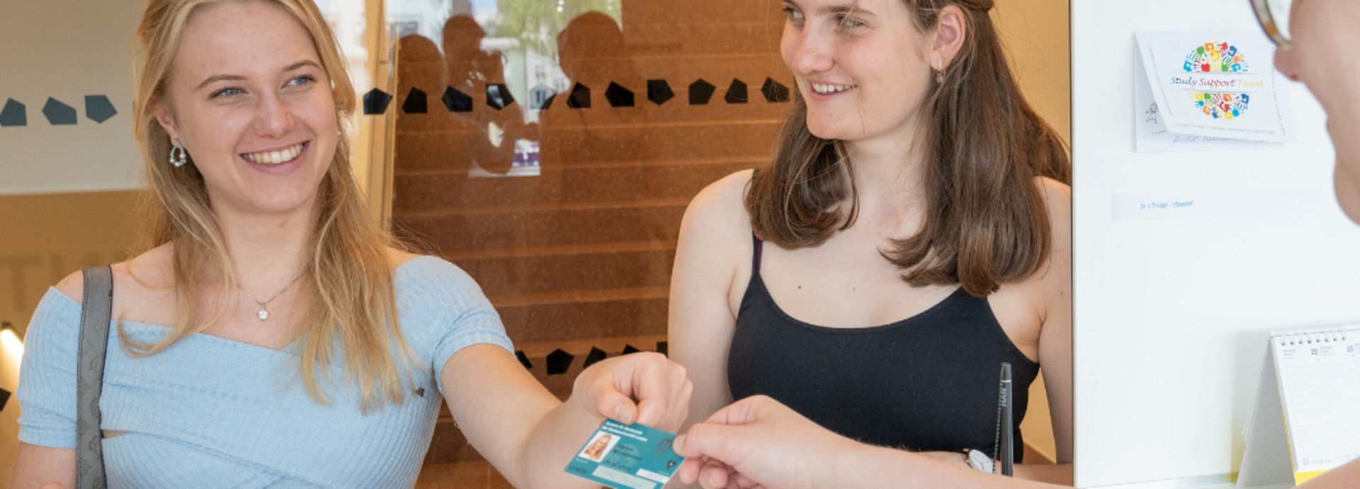 Two students receive their MU Online ID cards from the Montanuniversität, University of Leoben.