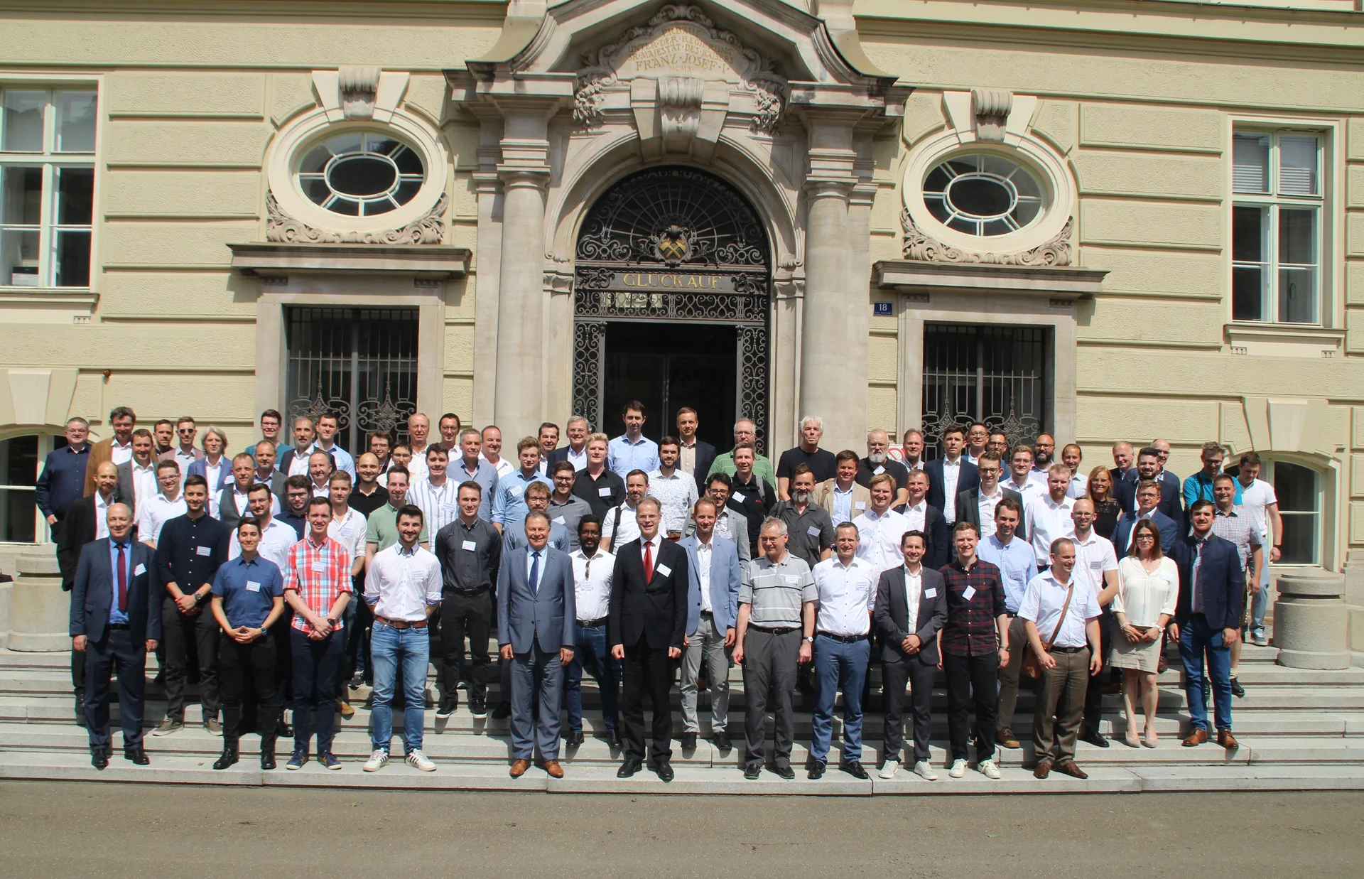 Gruppenfoto von Mitarbeitern des Lehrstuhls für Allgemeinen Maschinenbau.