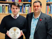 Die Professoren des Lehrstuhls für Nichteisenmetallurgie präsentieren ihre Ergebnisse.
