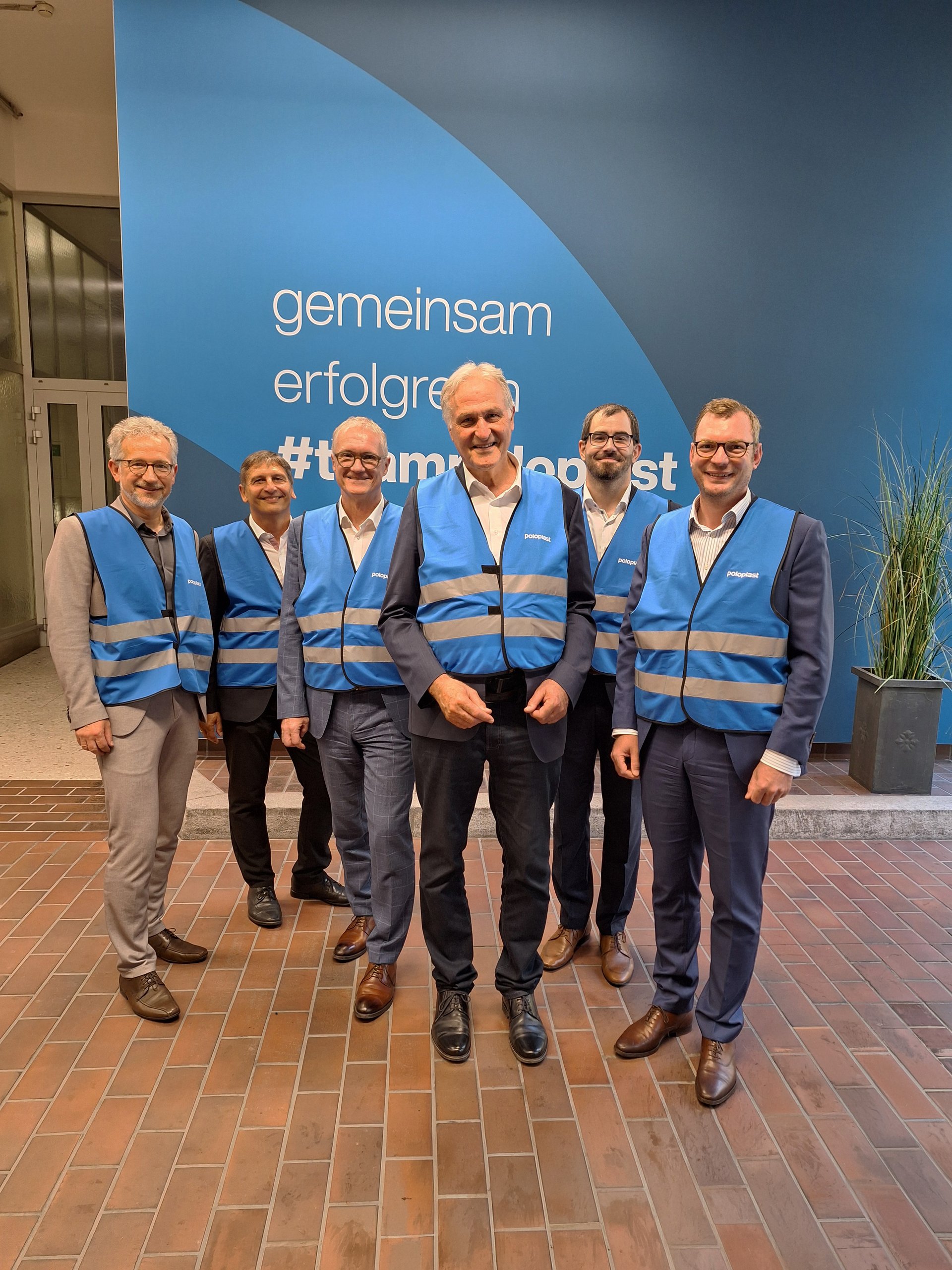 v.l.n.r.: Univ.-Prof. Gerald Pinter, Dipl.-Ing. Erwin Mayrbäurl, CFO Mag. Armin Hessenberger, Rektor Univ. Prof. Peter Moser, Dr. Florian Arbeiter, CEO Mag. Nikolaus Neuber. Foto: © Vilja Rohrer (Poloplast)