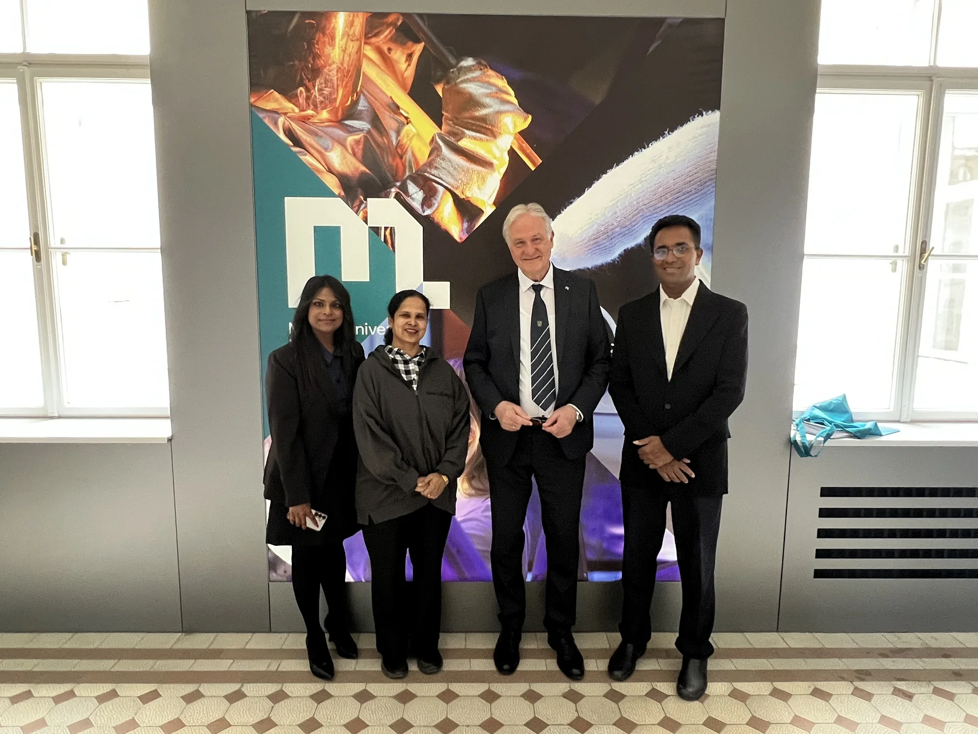 from left to right: Focus India Projectmanager Viruschka Tewary (MIRO), Prof. Tabitha Paradesi (Christ University), Rector Peter Moser and Prof. Joseph Varghese (Christ University). Photo: © TU Leoben