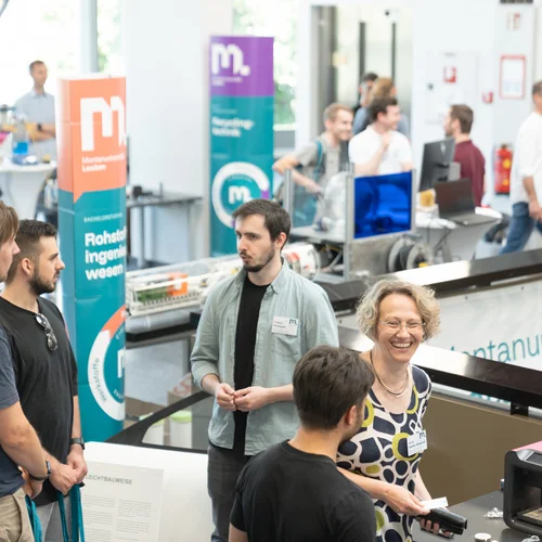 Foto: © MUL/Tauderer Besucher und Stände am Tag der offenen Tür, dem Info-Tag, der Montanuniversität.