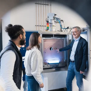 A professor and two students in the laboratory.