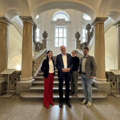 Rektor Peter Moser (Mitte) gemeinsam mit der Delegation des CCCA. Foto: © MUL