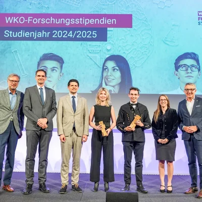 v.l.n.r.: WKO Direktor Dr. Karl-Heinz Dernoscheg, Präsidenten der WKO Steiermark, Studiendekan der MUL Univ.-Prof. Dr. Thomas Antretter, Univ.-Prof. Dr. Ronald Schnitzer, Hannah Teuschl, David Siebenhofer, Dr. Julia Vopava-Wrienz und Ing. Josef Herk (im Foto rechts). Foto: © WKO Steiermark