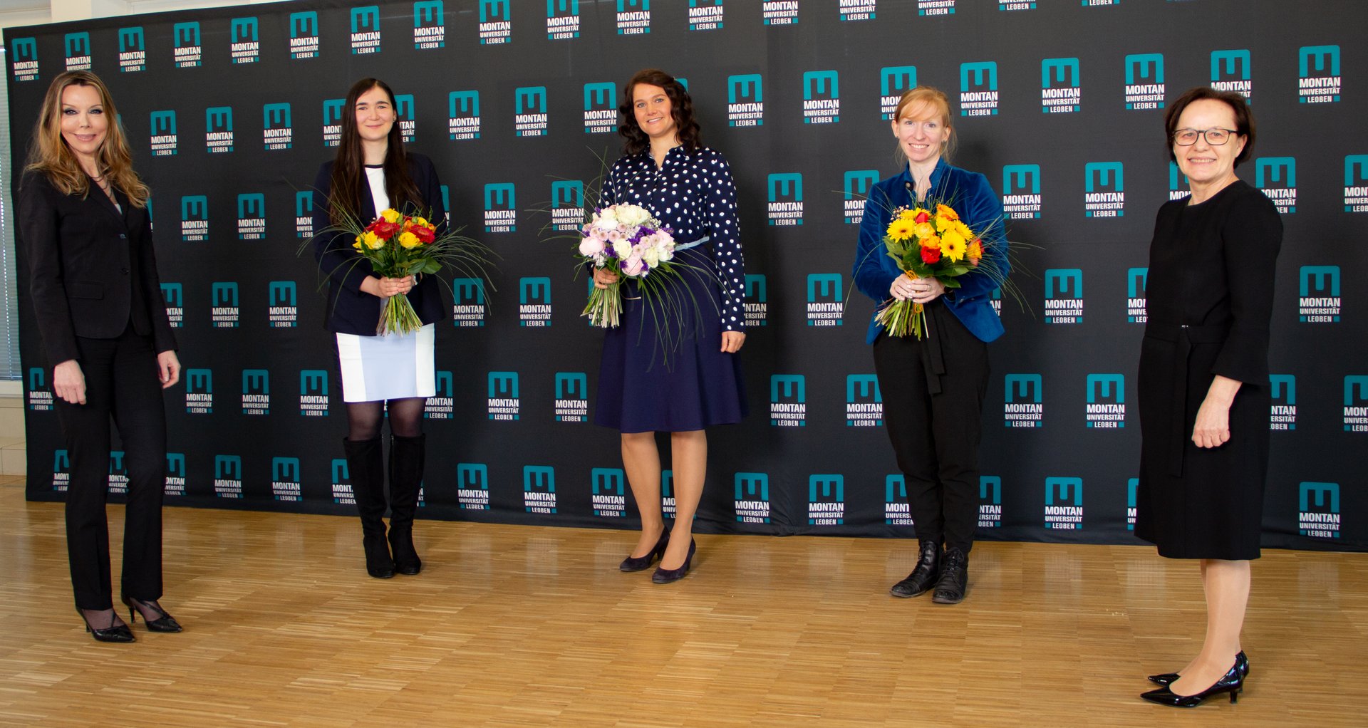 Bei der Verleihung am Weltfrauentag von links: Dr. Eva Wegerer, Anna Margarethe Paulik, BSc, Theresa Sattler, MSc, Priv.-Doz. Dr. Johanna Irrgeher und Vizerektorin Dr. Martha Mühlburger.