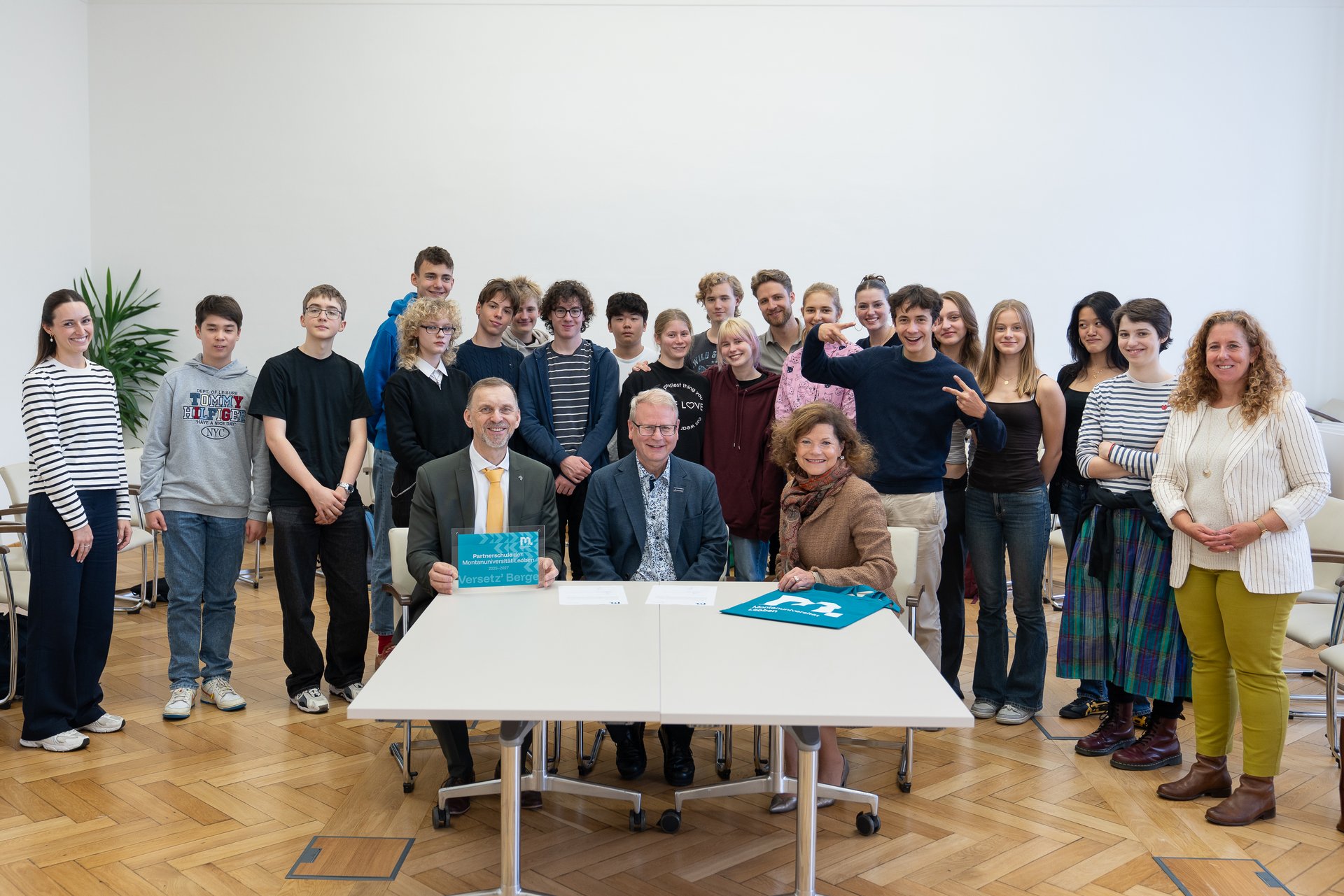 Die Unterzeichnung der Partnerschaft mit der Sir Karl Popper Schule am Wiedner Gymnasium in Wien. Foto: © MUL/Tauderer  