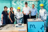 v.l.n.r.: Vizerektorin für Finanzen und Infrastruktur Manuela Raith, Vizerektorin für Marketing und Stakeholder Management Christina Holweg, Bundesministerin Eva-Maria Holzleitner, BSc, Rektor Peter Moser, Vizerektor für Forschung und Nachhaltigkeit Helmut Antrekowitsch und Dipl.-Ing. Lea Luznik (Lehrstuhl für Nichteisenmetallurgie, Montanuniversität Leoben). 