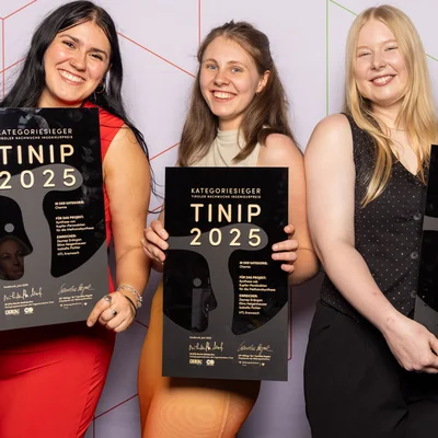 Die TINIP-Preisträger*innen in der Kategorie „Chemie“: v.l.n.r.: Zeynep Erdogan, Isabella Pichler und Elina Heigenhauser von der HTL Kramsach. Foto: © WK Tirol/ Markus Krapf TINIP 2025