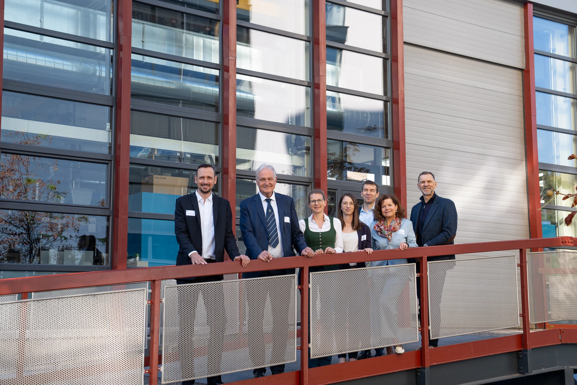 Das gesamte Rektorat der Montanuniversität war bei der Eröffnung dabei. v.l.n.r. Univ.-Prof. Thomas Grießer, Rektor Peter Moser, Vizerektorin Manuela Raith, Dr. Alice Lassnig, Vizerektor Helmut Antrekowitsch, Vizerektorin Christina Holweg, Vizerektor Thomas Prohaska. Foto: © MUL/Schnehen