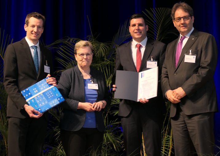 v.l.n.r. Manuel Bosch (DVV Media Group GmbH), Prof. Dr.-Ing. Ines Hofinger (HTW Dresden, Fakultät Maschinenbau Technische Mechanik), Dr. Georg Schnalzger (Siemens Mobility Austria GmbH), Prof. Dr.-Ing. Michael Beitelschmidt (TU Dresden, Professur für Dynamik und Mechnismentechnik). Foto: © Privat