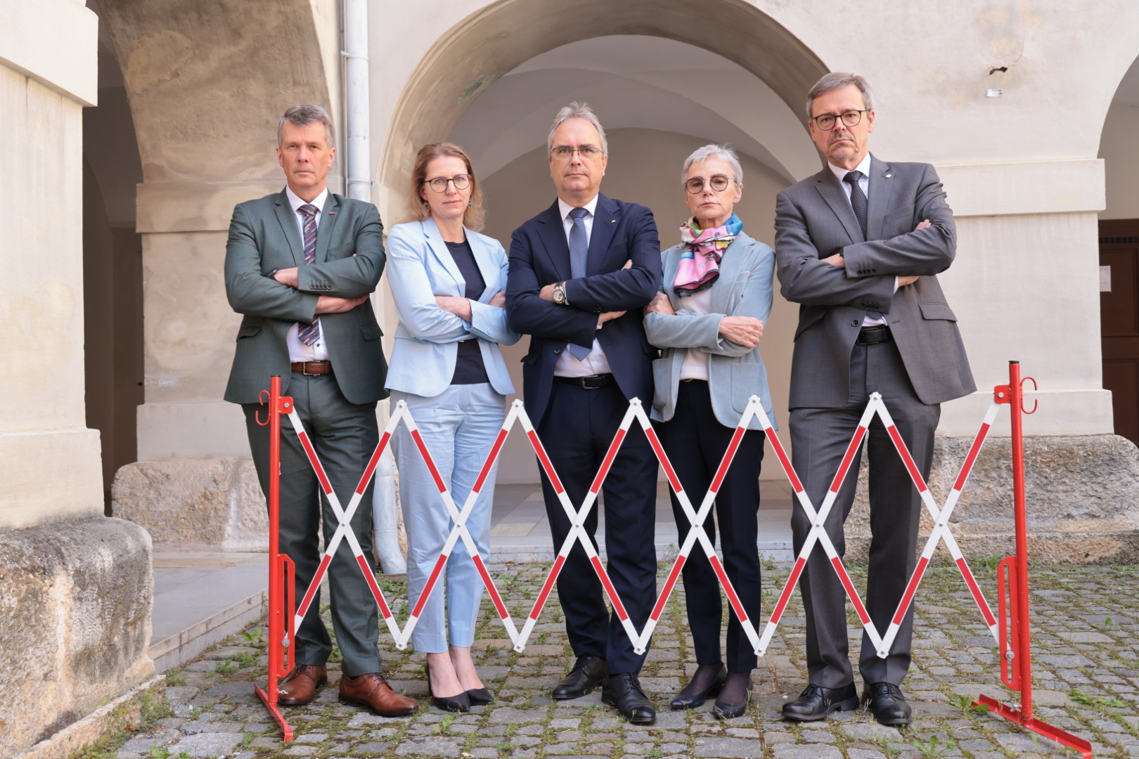 v.l.n.r.: Horst Bischof, Rektor Technische Universität Graz; Manuela Raith, Vizerektorin Montanuniversität Leoben; Peter Riedler, Rektor Universität Graz; Andrea Kurz, Rektorin Medizinische Universität Graz; Georg Schulz, Rektor Universität für Musik und darstellende Kunst Graz. Foto: © Uni Graz/Schiffer