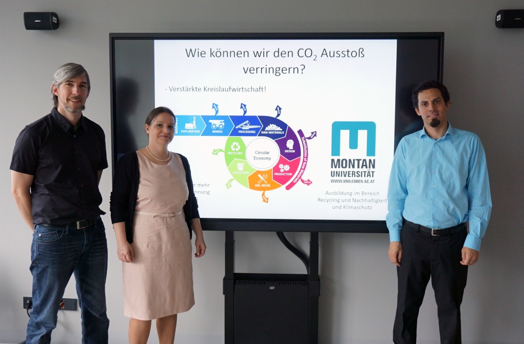Harald Lorenz (HTL Kramsach, PH Tirol), Patrizia Bartl (PH Tirol) und Projektleiter Christoph Rameshan (Montanuni Leoben) Projektteam bestehend aus Harald Lorenz (HTL Kramsach, PH Tirol), Patrizia Bartl (PH Tirol) und Projektleiter Christoph Rameshan (Montanuni Leoben)