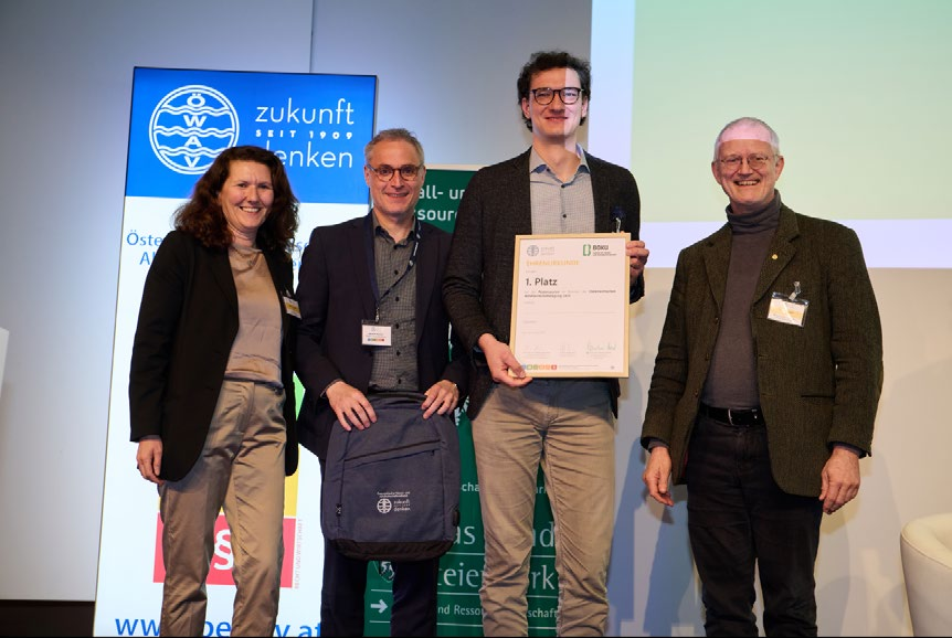 Dipl.-Ing. Paul Demschar (3.v.l.) und Univ.-Prof. Dipl.-Ing. Dr.mont. Roland Pomberger (r.). Foto: © Privat