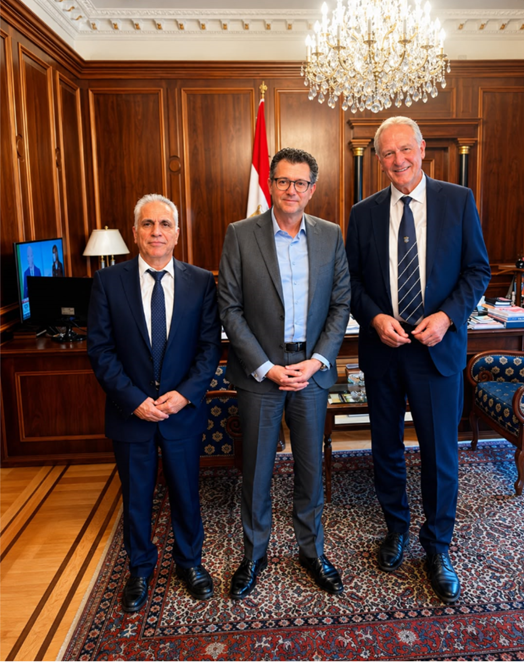 v.l.n.r.: Dr. Riyaz Kharrat, S.E. Botschafter Mohamed Nasr und Rektor Peter Moser. Foto: © Privat.